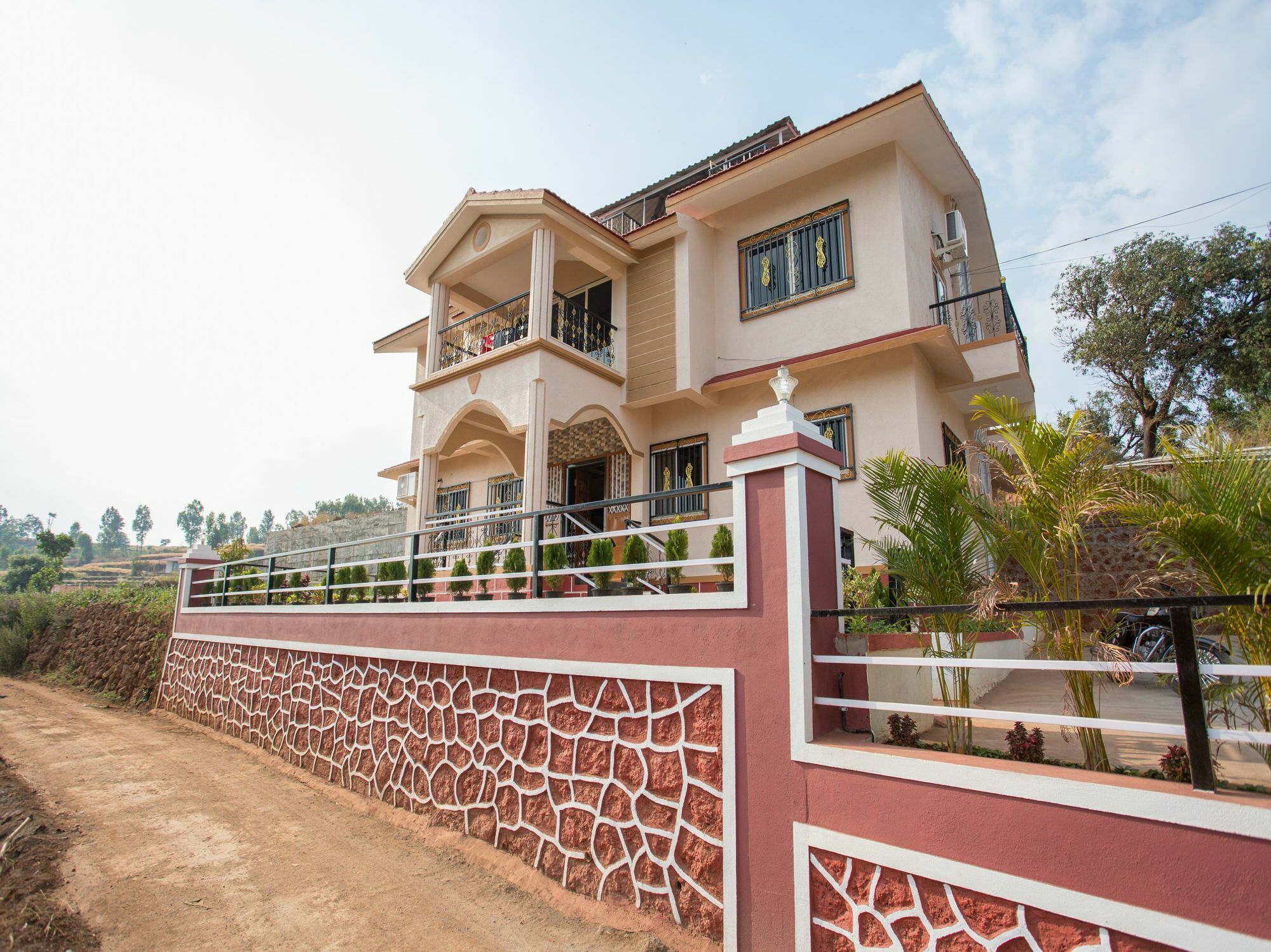 Shivanya Palace Махабалешвар Екстер'єр фото